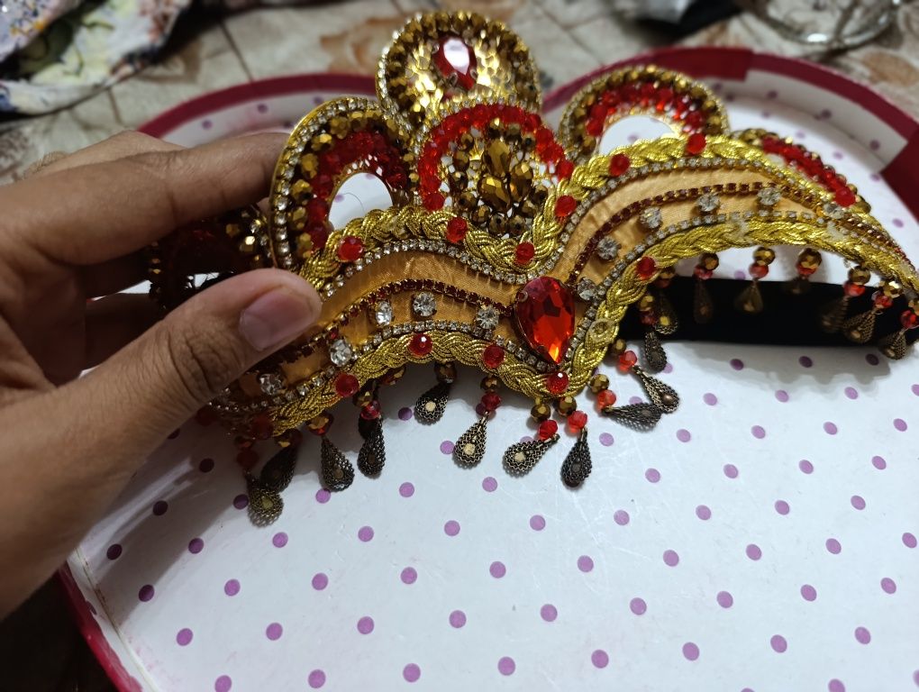 Diadema Uzbekcha