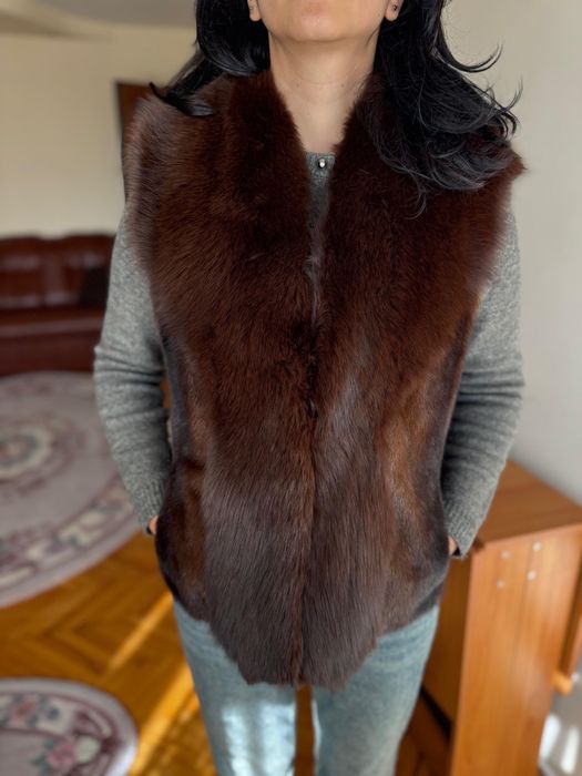 Vesta de nurca cu guler de vulpe