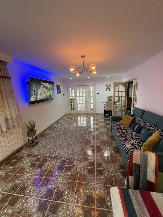 Vând vila / pensiune in 2 Mai