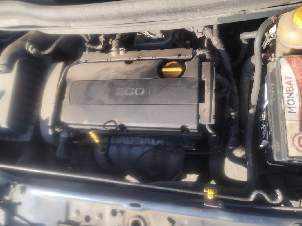 Dezmembrez Opel Zafira b 1.6 benzina
