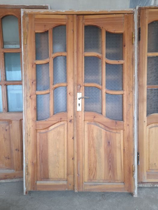 Срочни сотилади Тахта ешик ойналар арзон нархда