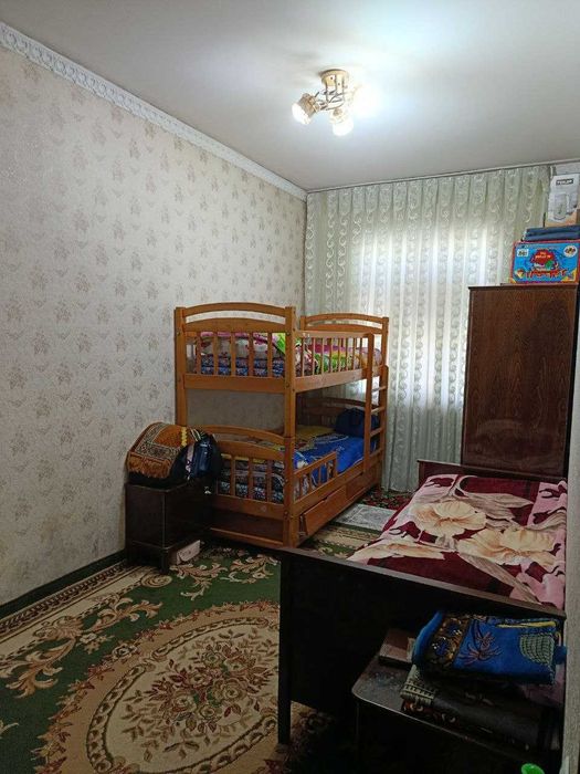 3 xonali uy sotiladi,1-etajdan. ipoteka bor