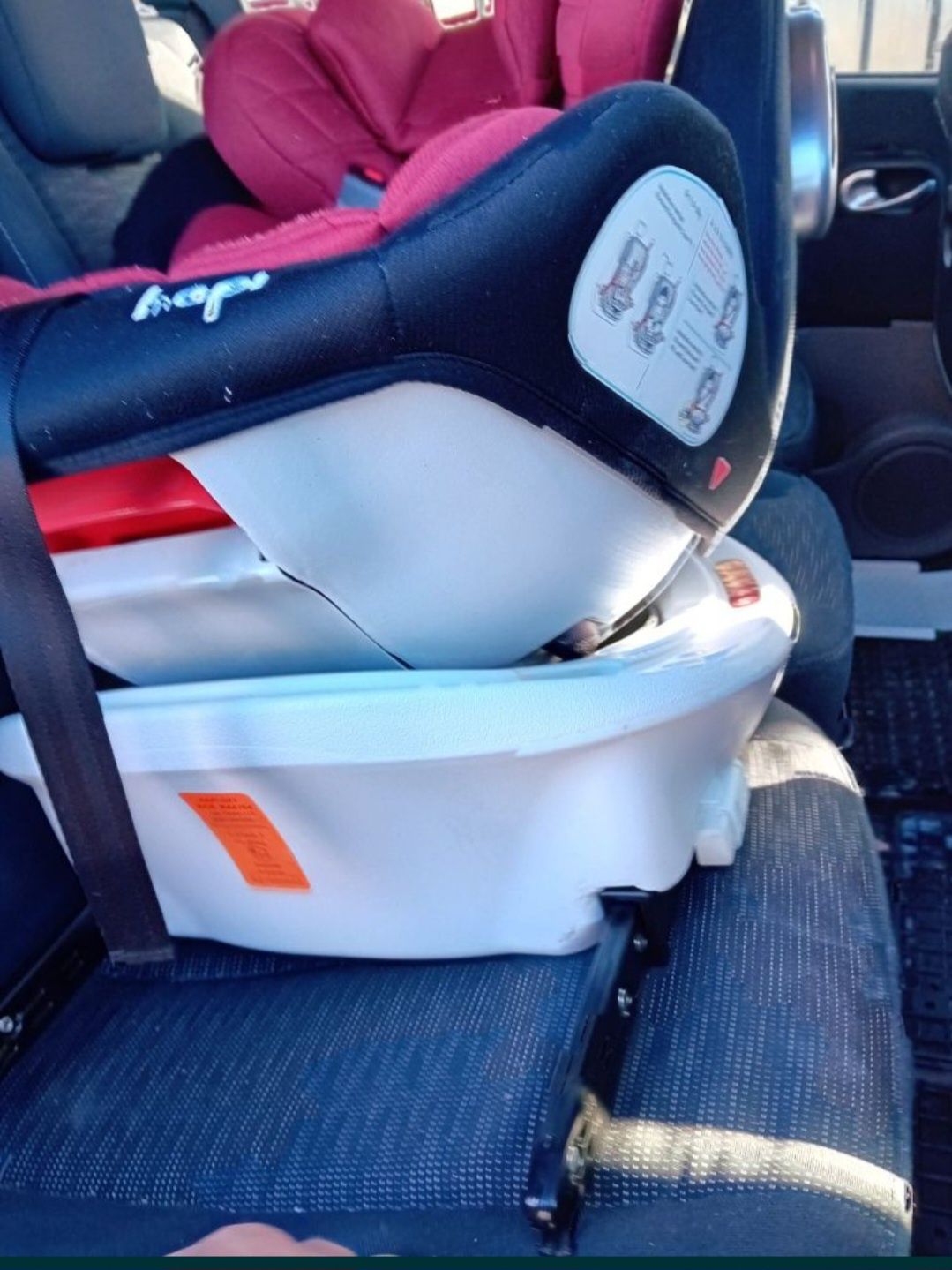 Scaun auto cu system isofix