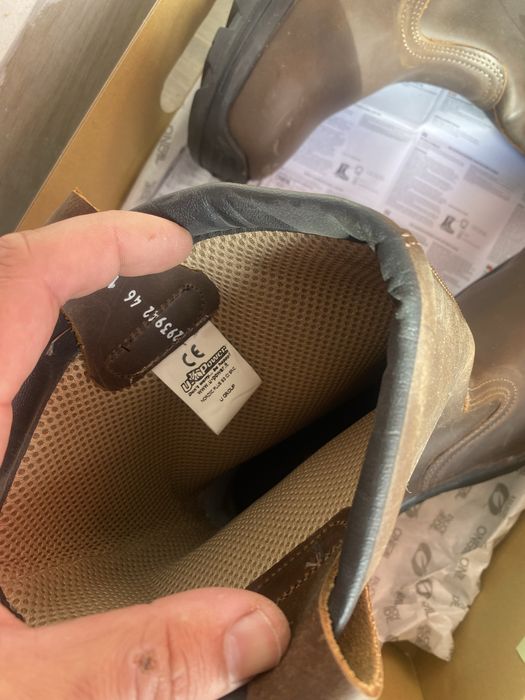 Ботуши непромукаеми кожени номер 46