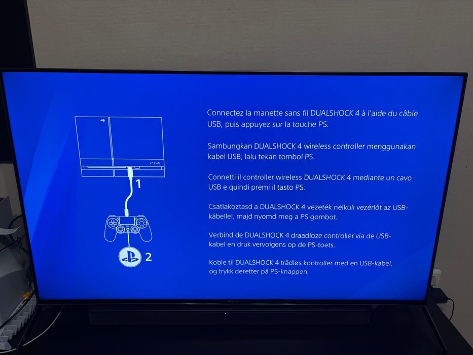 PlayStation 4 (500GB) + 2 джойстика