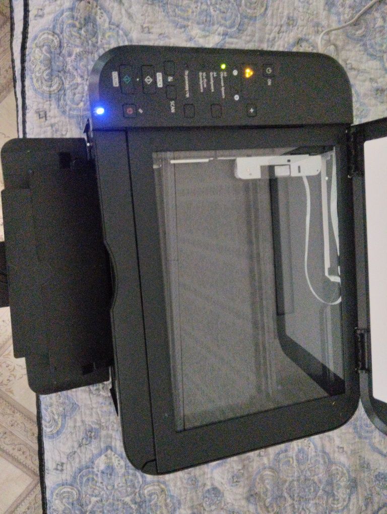Продам принтер сканер два в одном.