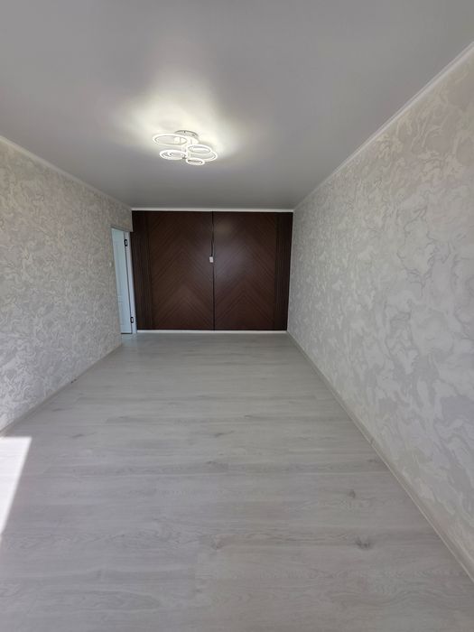 Центре 2х комнатная квартира 4 этаж  АЙБЕРГЕНОВА РАХАТ