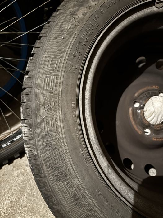 Зимни гуми:  185/60 R14 Gislaved Eurofrost 6 - 2 бр.