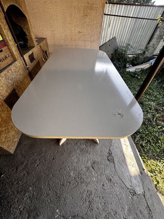 Стол для зала кухни