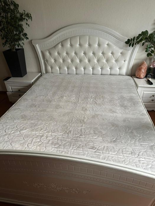 Продам кровать двуспальная с матрасом