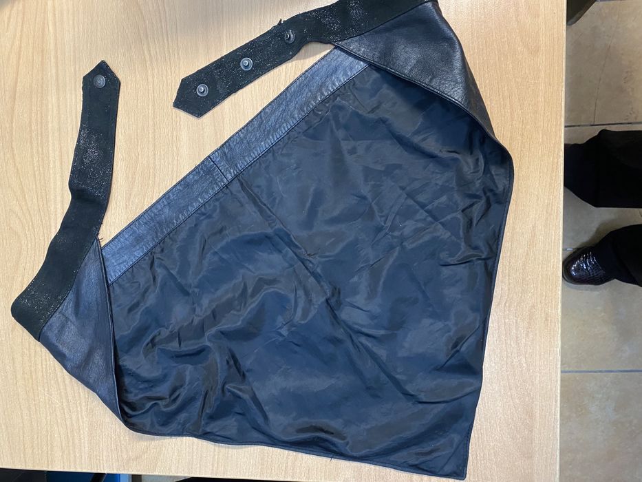 Косынка кожанная застежка на заклепке цвет черный