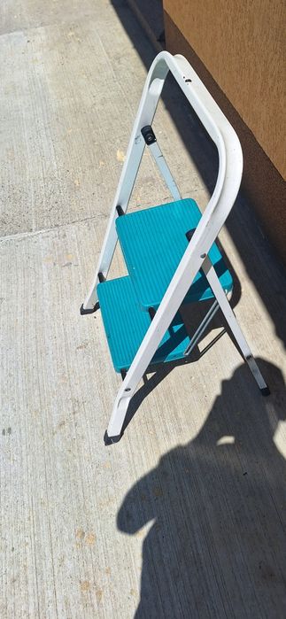 Vând scara utilitara pentru orice lucru care doriți sa faceți în casa.