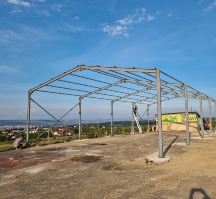 Vând structură metalică