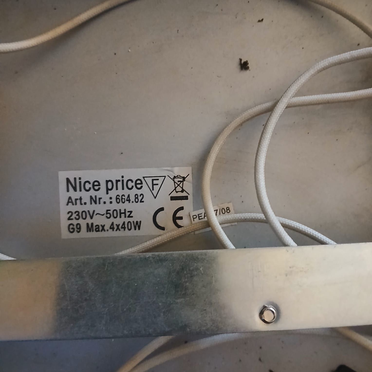 Vând aplica aluminiu cu becuri super economice