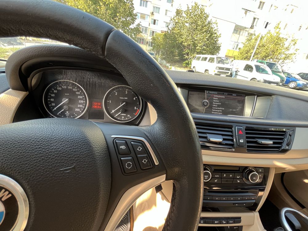 Продавам бвм х1 тъмно синьо 2013г