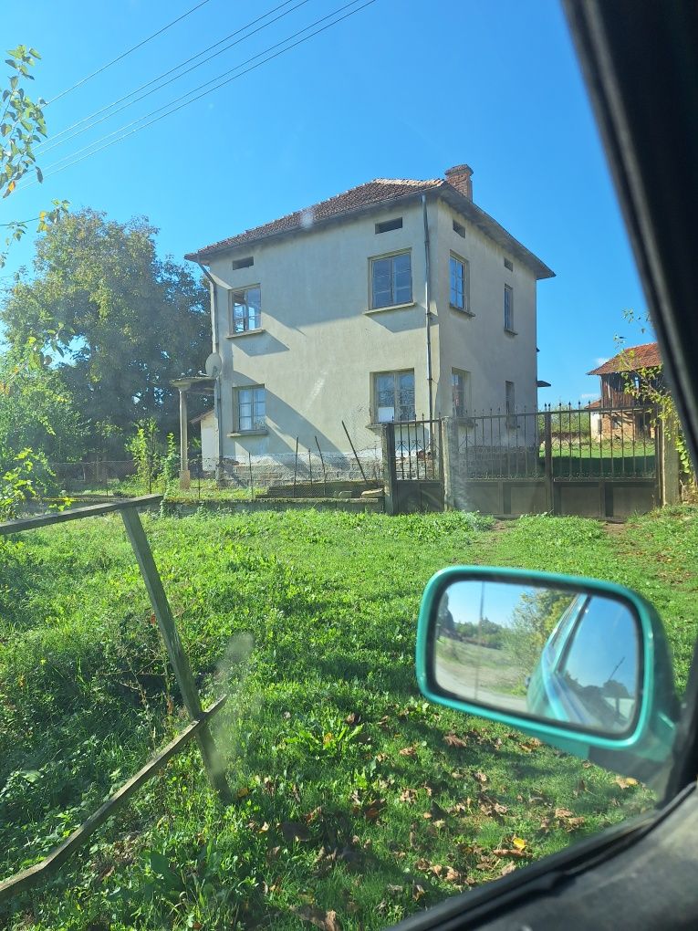 Къща в село Дерманци