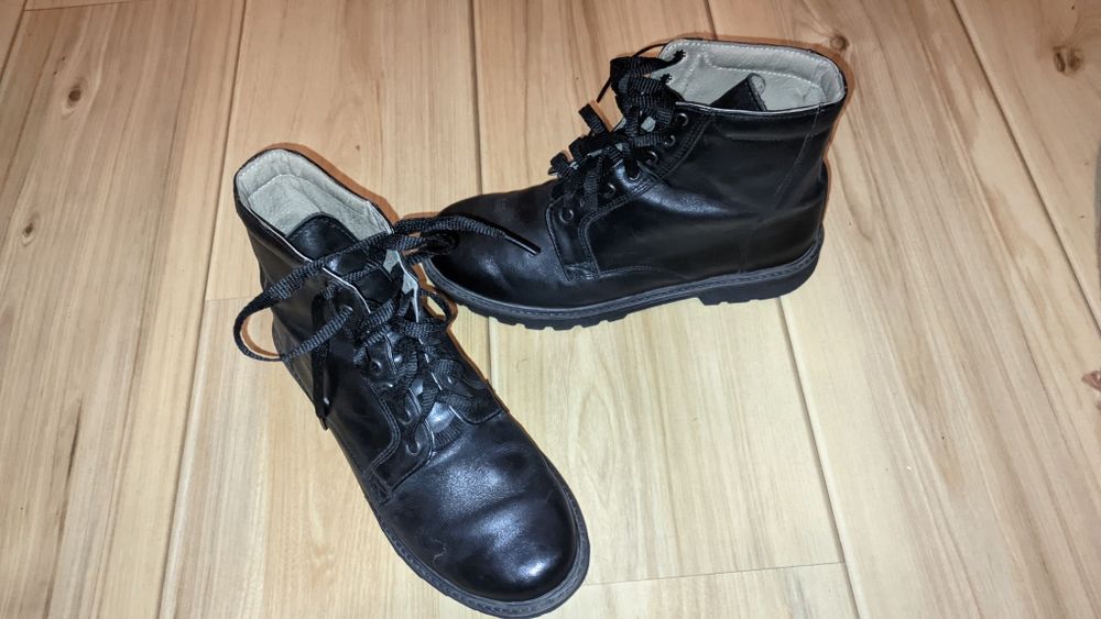 Ghete noi din piele, marime 37