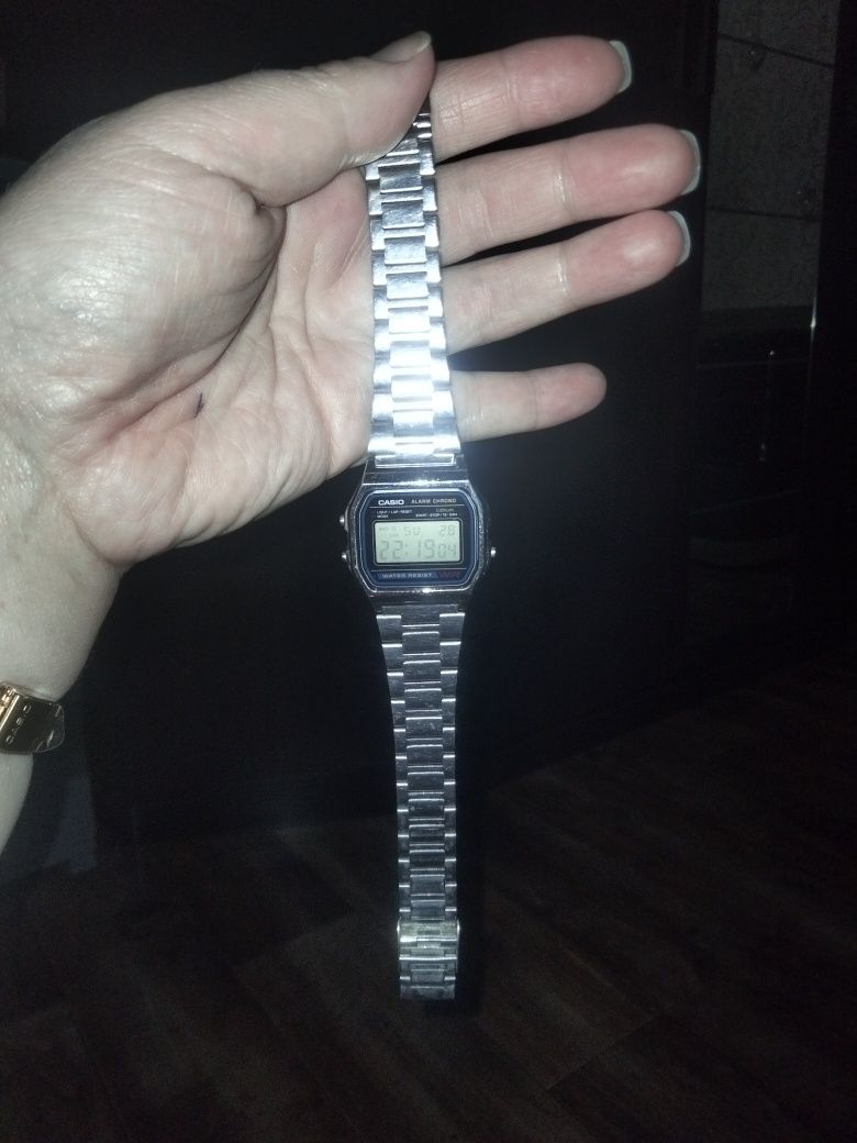 Продам часы casio электронные