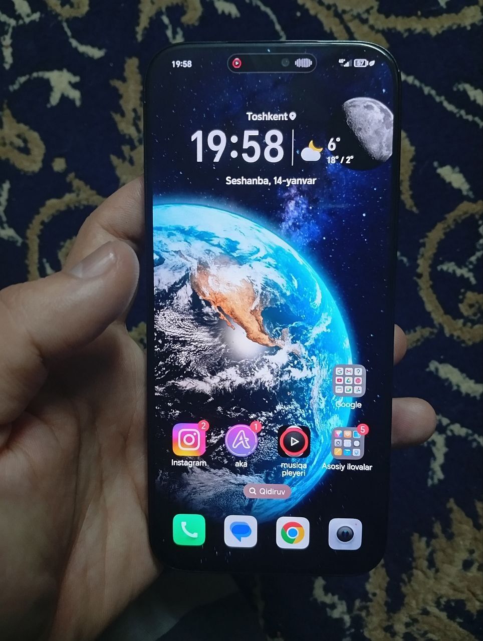 Xonorx8b 8\128 kafolat bor 3oylik telefon. Holati ideal.