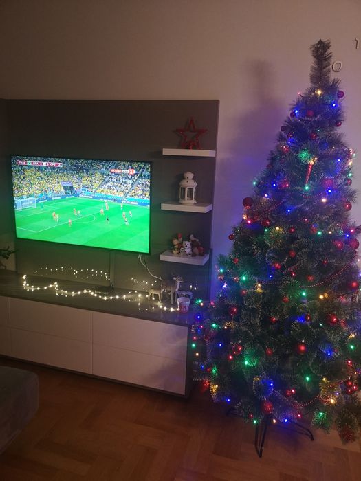 Лед телевизор САМСУНГ, с появена малка черта на екрана.