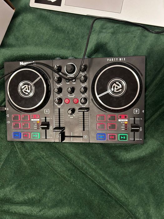 Consola DJ Numark party mix mk2