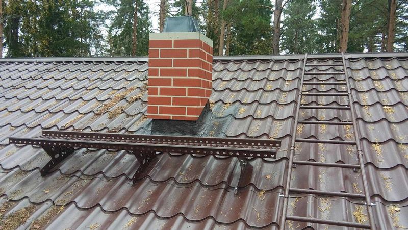 Снегозадержатели, переходные мостики, лестницы