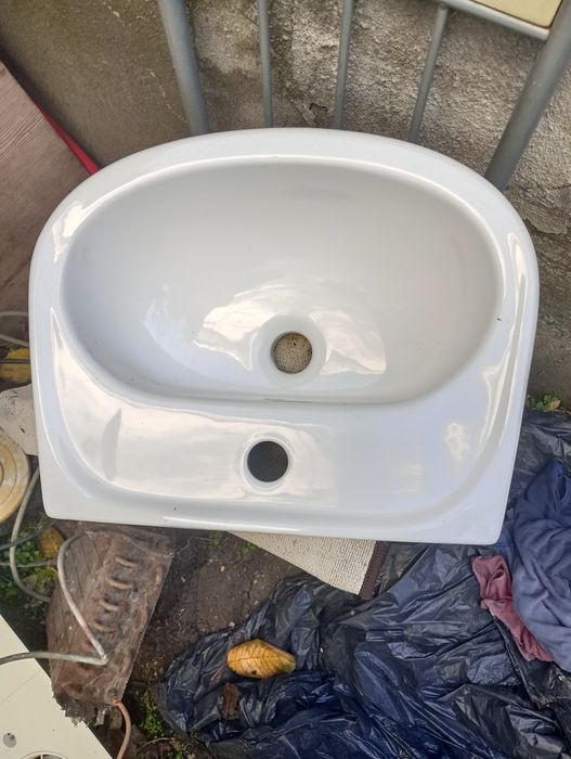 Vând chiuvetă ceramică