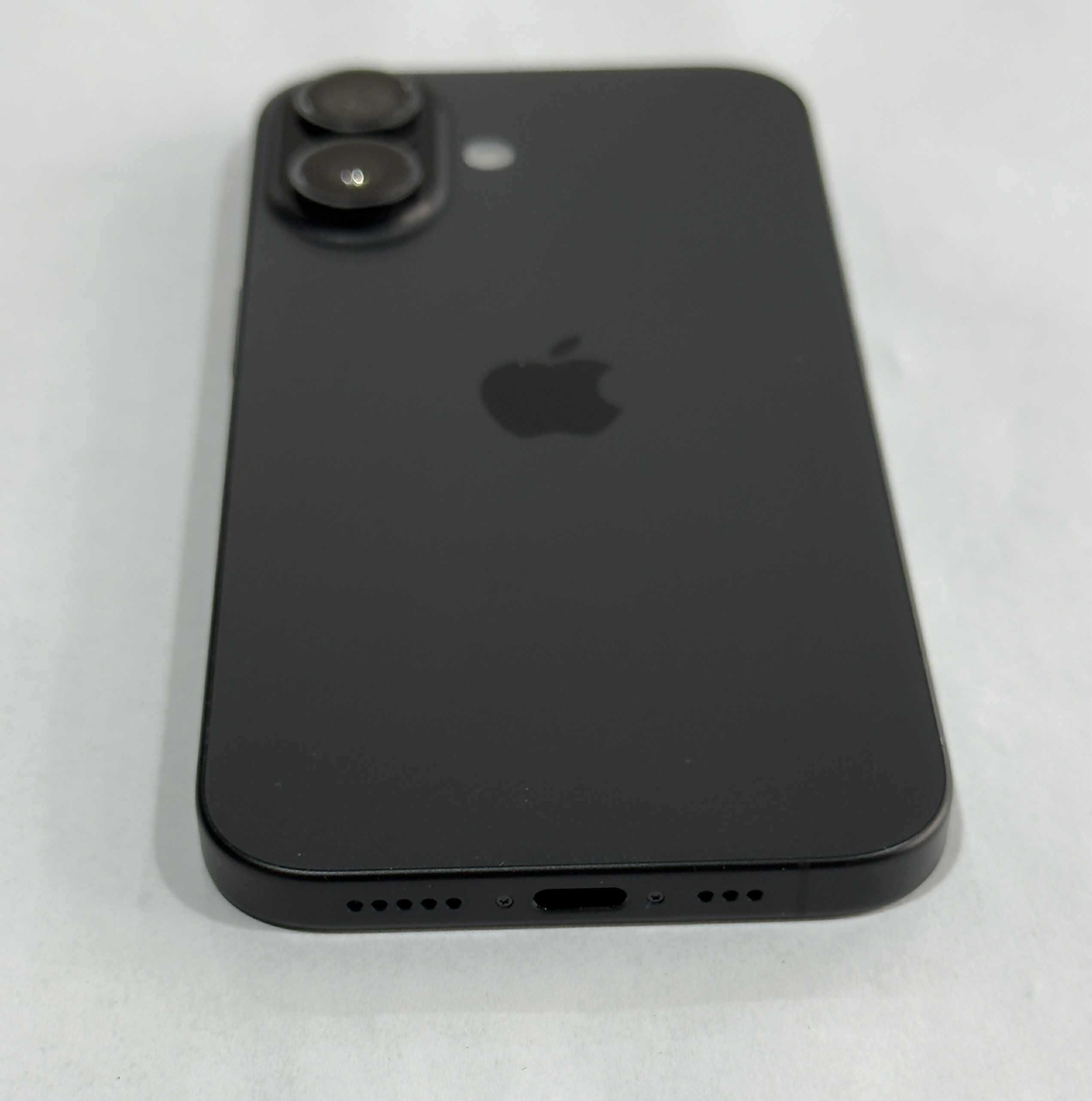 Apple iPhone 16 128GB black 100%battery