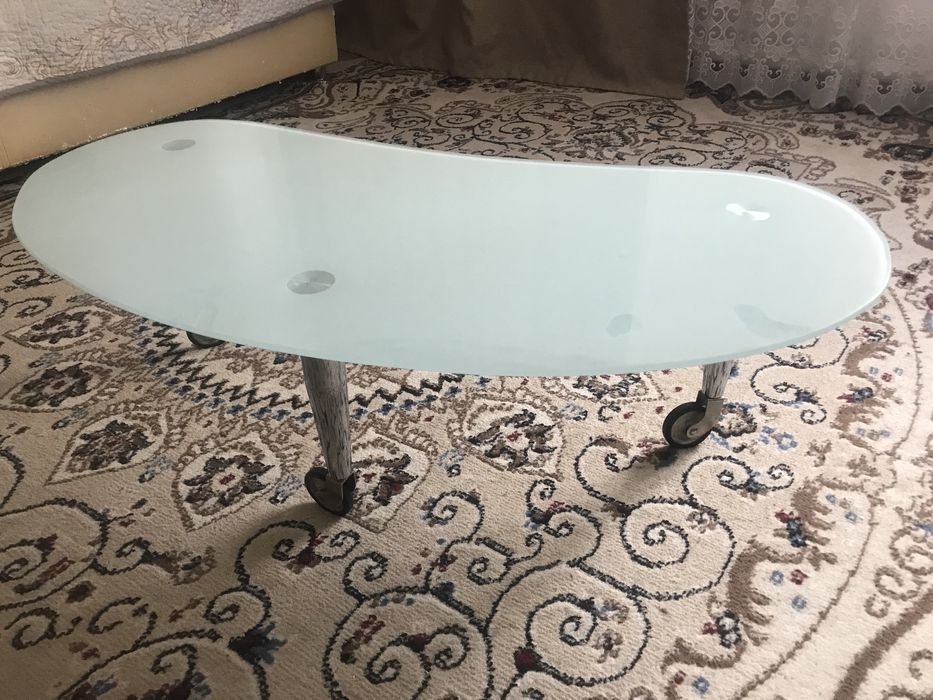 Продам стеклянный столик за 9 тыс тенге
