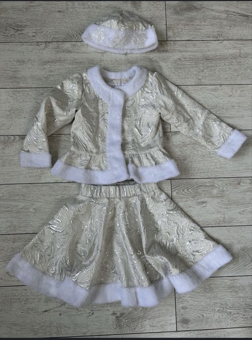 Продаю костюм снегурочки