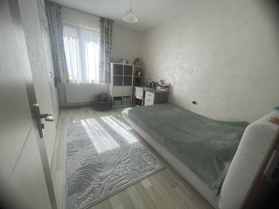 Vand apartament 3 camere Isaran