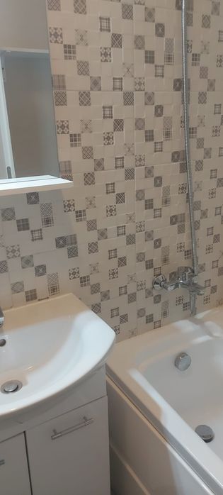 Garsoniera cu curte de inchiriat