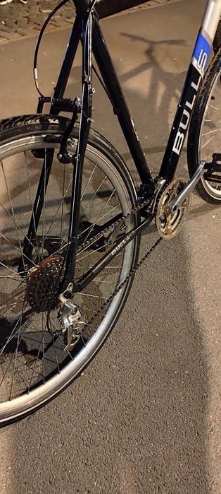 Vând bicicletă Bulls cadru de aluminiu 54 cm 22 inch 24 viteze roți 28