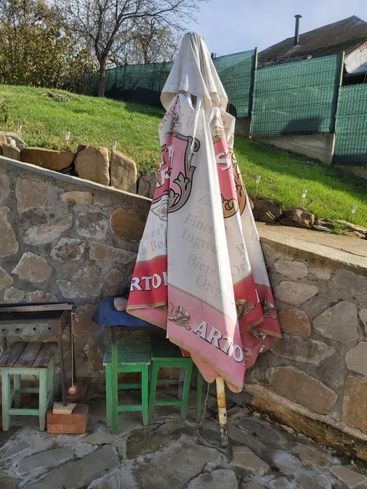 Umbrelă terasă mare.