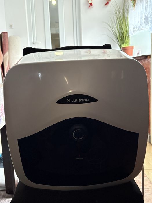 Vand Boiler electric Ariston capacitate 30 litrii