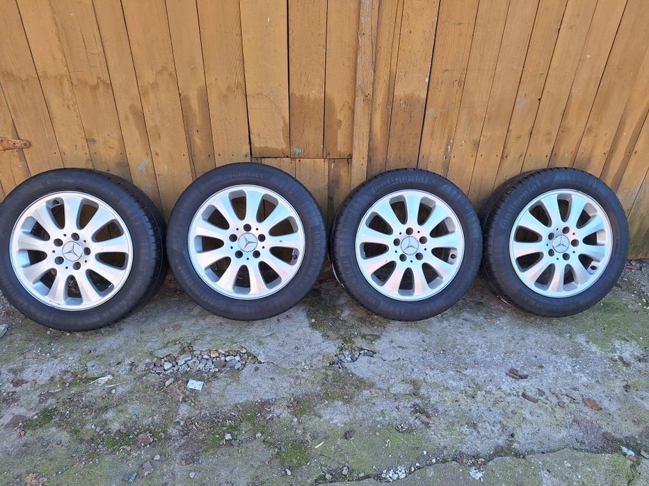 Roti Mercedez cu cauciucuri aproape noi