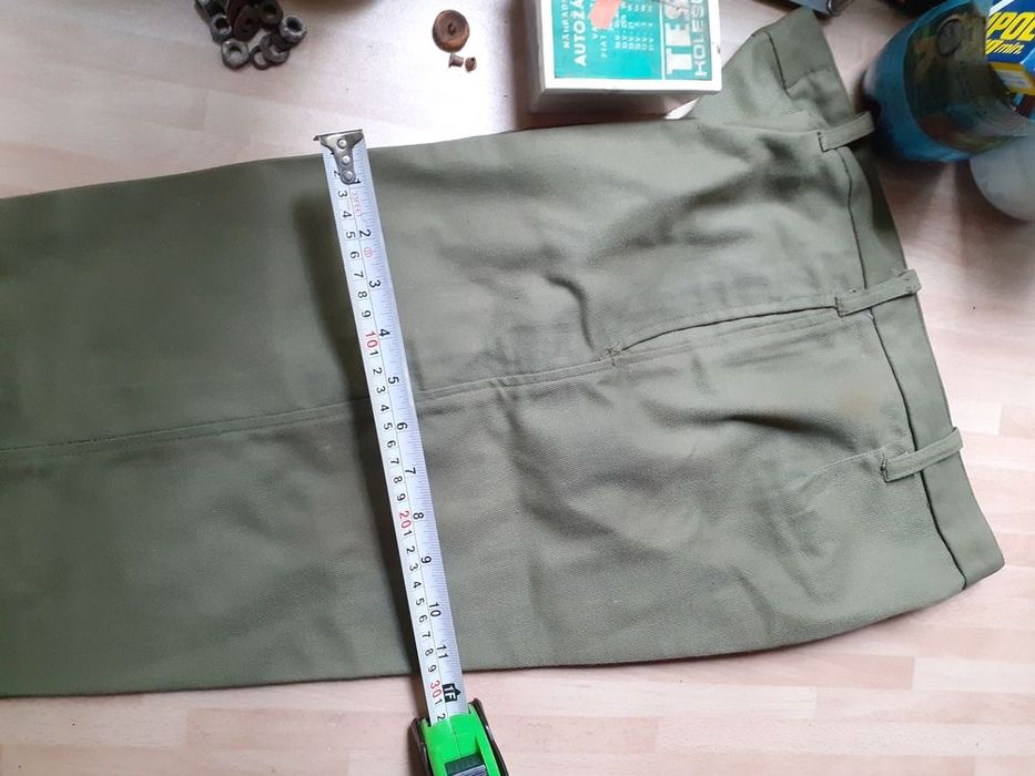 Vand pantaloni noi militar in termen soldat/gradat.