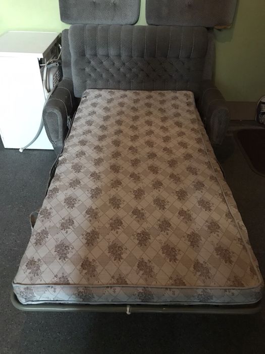 Разтегателен диван