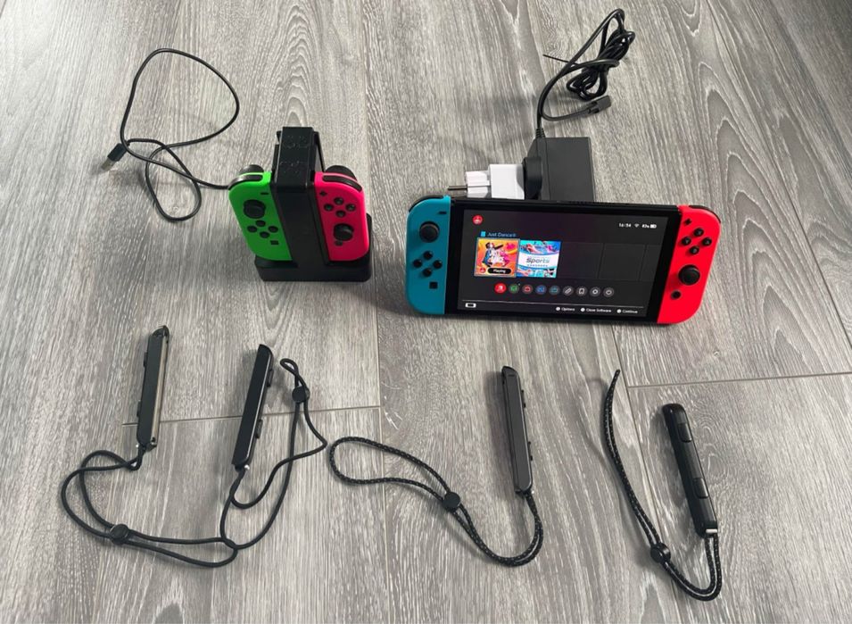 Nintendo Switch cu 4 Joy Con