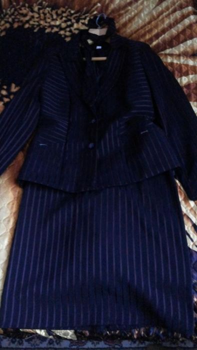 Продается женский костюм(пиджак,юбка