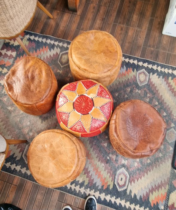 Pufuri/tabureti din piele naturală, mese, saltele in stil turcesc