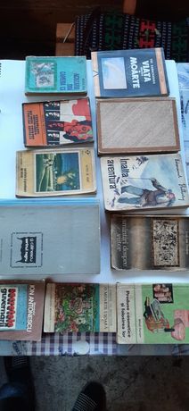 Vand cărți vechi de colecție