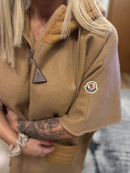 Пончо оригинални на Moncler