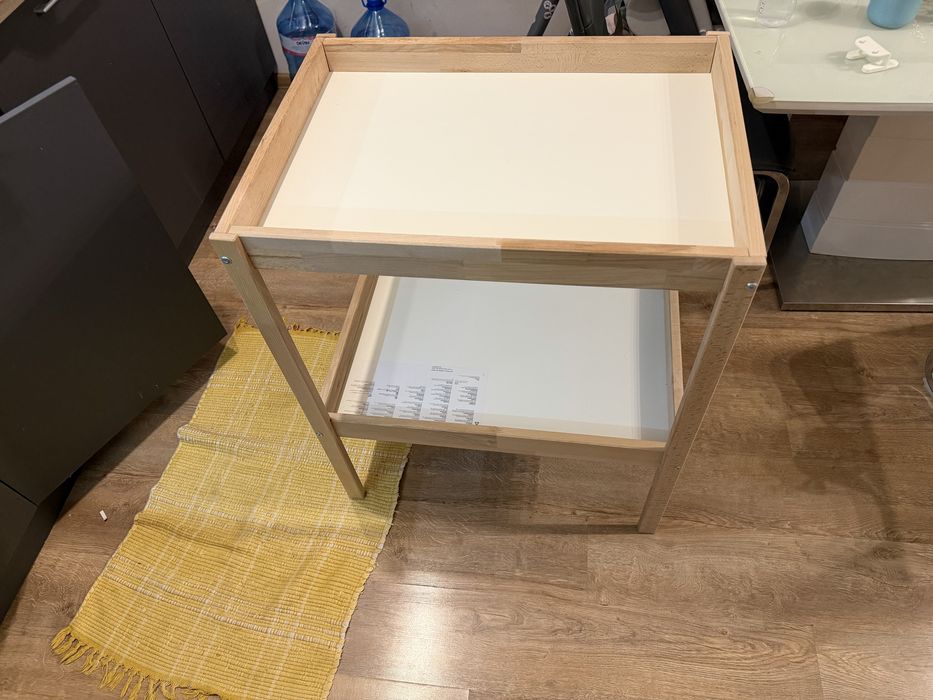 Маса за повиване SNIGLAR