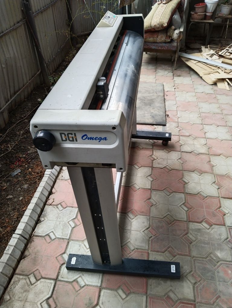 Режущий плоттер DGI OM - 100