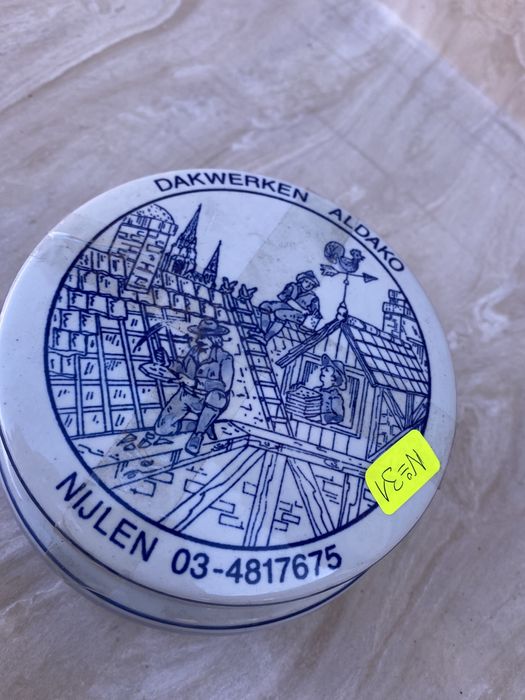 Холандска порцеланова кутия на делфт