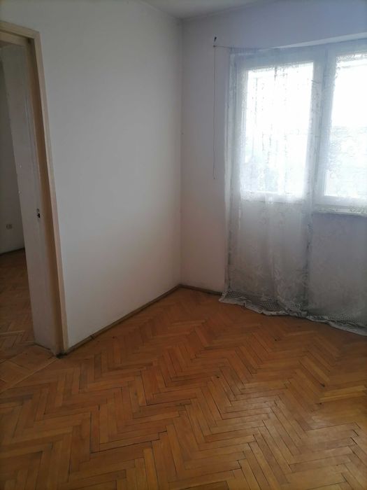 Vând apart 2 camere balcon 48 mp et4 Târnăveni strada Viitorului nr 13