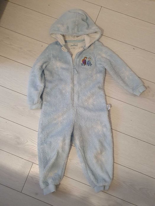 un set de lucruri Zara, H&M pentru o fetiță de 3-4 ani