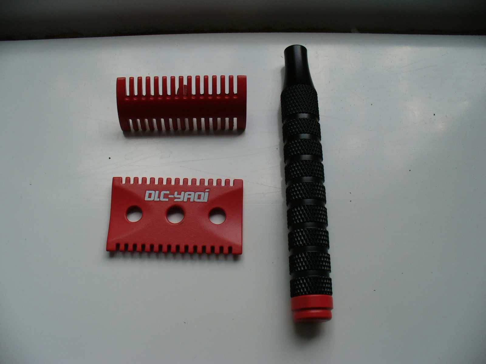 Aparat de ras clasic, Yaqi Medium Red And Black Color Shaving Razor