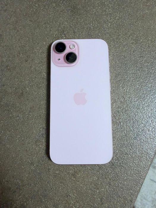 Vand /schimb Iphone 15 roz